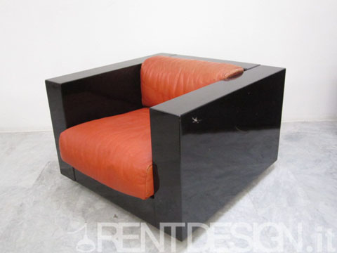 rent poltrone saratoga rosso nero vintage modernariato anni 70 poltronanova